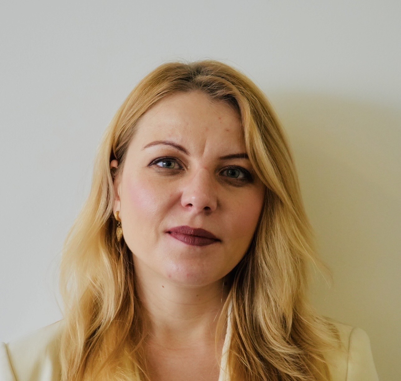 Julia Rusu headshot